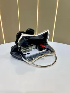 Sac de soirée floral en satin noir avec cadre en métal et poignée, pochette de banquet.