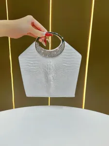 Borsa da sera bianca con stampa coccodrillo e manico rotondo in strass scintillanti