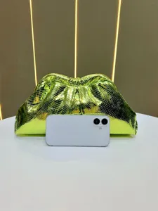 Sac pochette effet cuir vert métallisé élégant sac à main de soirée chic et tendance