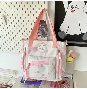 Sac cabas en toile tie-and-dye rose, grand sac porté épaule pour usage quotidien.