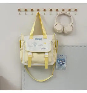 Sac cabas en toile pour étudiantes, sac à bandoulière multifonctionnel en jaune et blanc.