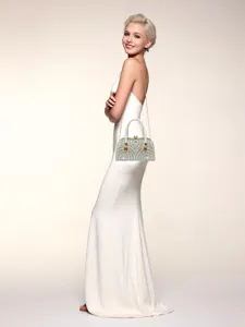 Luxury rhinestone beaded evening bag with exquisite metal chain strap for party use.