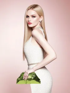 Élégante pochette verte pour femme, sac de soirée élégant au design plissé unique pour fête.