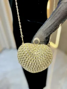 Lussuosa borsa da sera a forma di cuore con strass scintillante borsa a tracolla di cristallo.