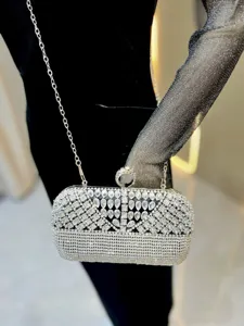 Elegante bolso de noche de cristal con cadena plateada cartera brillante con pedreria