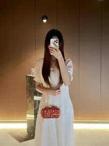 Exquisite red rhinestone evening clutch bag for women, luxury diamond chain bag for party dresses.