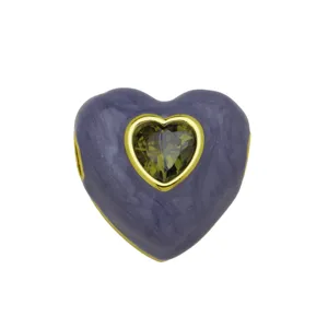 Ciondolo cuore in smalto viola con zircone verde e dettaglio placcato oro per collana