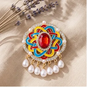 Elegante broche vintage de esmalte colorido con gema roja, perlas y borla para vestidos.
