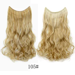 Vue détaillée de l'extension de cheveux blonds ondulés, dotée d'un fil invisible confortable.