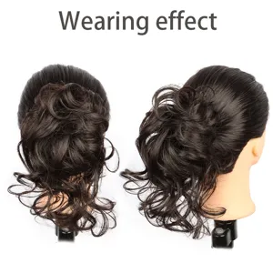 Extension de chignon bouclé avec pince détail montrant un effet de coiffure flou.