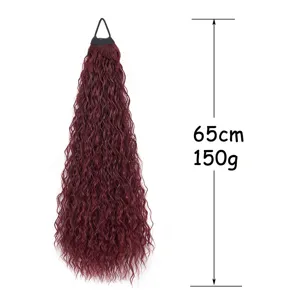 Detailansicht der 65cm 150g langen lockigen synthetischen Zopfhaarverlängerung in Dunkelrot.