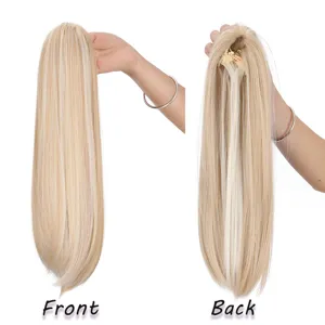 Vue détaillée de l'extension de queue de cheval raide méchée blonde avec cordon et clips.