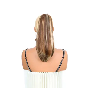 Perruque queue de cheval synthétique lisse blonde méchée avec un cordon de serrage.