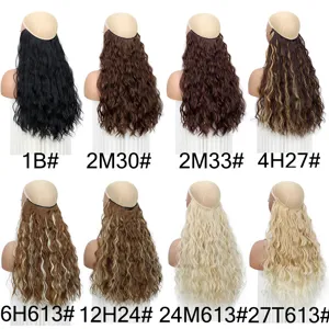 Dettaglio di estensione capelli a onda, esposizione di cartella colori, halo hair.
