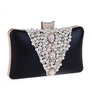 Élégante pochette de soirée noire avec des détails en perles et strass pour femmes.