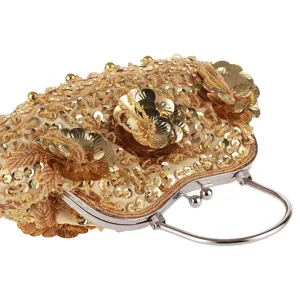 Elegante goldene Pailletten Perlen Abendtasche mit Metallgriff für elegante Damenpartys.