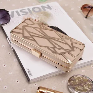 Champagner goldene geometrisch ausgehöhlte Clutch, elegante metallische Abendtasche für Damen.