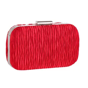 Elegante rode geplooide avondtas clutch met zilveren metalen frame voor feestelijke