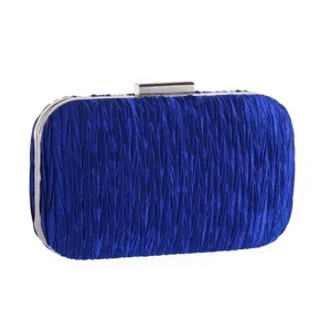 Elegante blauwe geplooide avondtas clutch met zilverkleurig metalen frame voor dames.