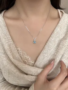 Collier pendentif zircone bleu carré argent sterling S925 chaîne clavicule élégante