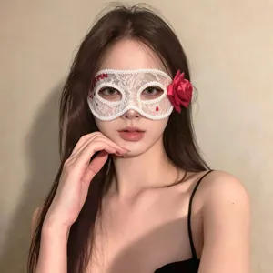 Maschera di carnevale in pizzo con rosa rossa per donna festa di halloween costume cosplay.
