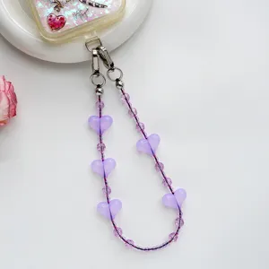 Schöne lila Perlen Handykette mit Herz Anhänger und doppelten Verschlüssen für Tasche.
