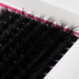 Nahaufnahme von DIY-Büschelwimpern, die feine schwarze geschwungene Textur zeigen.