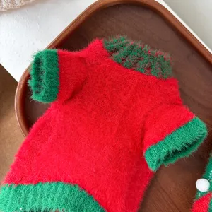 Suéter navideño para gatos y perros pequeños, tejido rojo suave con cuello y puños verdes.