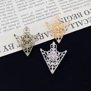 Vintage Holle Bloem Overhemd Kraagclip Brosche Zinklegering Vergulde Driehoek Brosche Voor Heren Vrouwen Mode Kleding Speld