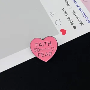 Faith Over Fear Pink Heart Enamel Brooch Pin Zinc Alloy Inspirational Quote Badge Jewelry Accessory For Clothing Bag Hat