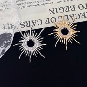 Elegant baroque sun rhinestone brooch set, fashion metal pin accessories for women winter coats.