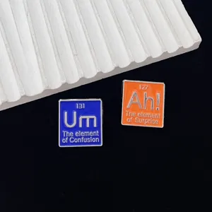 Grappige periodiek systeem emaille speldjes set, creatieve metalen badges voor rugzakken.