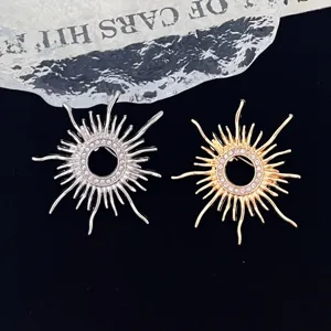 Vintage Baroque Sunburst Rhinestone Brooch Elegant Coat Pin Fashion Jewelry Accessories