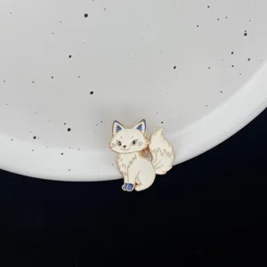 Cute Japanese style white fox enamel brooch pin for clothing backpack decoration fashion accessory