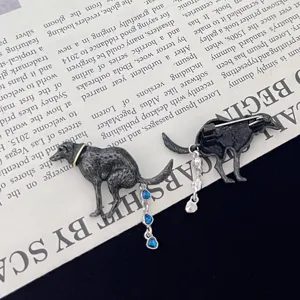 Funny creative dog pooping metal brooch with blue rhinestone heart tassel cute apparel accessory