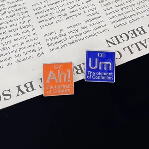 Creatieve periodiek systeem geemailleerde speldjes grappige badges voor rugzak en jas