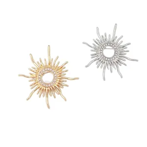 Vintage baroque sun god brooch rhinestone coat pin elegant metallic starburst jewelry accessories