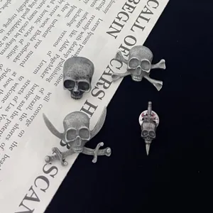 Vintage gothic punk metal skull brooches set, cool skeleton pin accessories for men women.