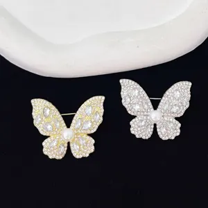 Exquisite alloy rhinestone butterfly brooch set with central pearl for elegant women's apparel.