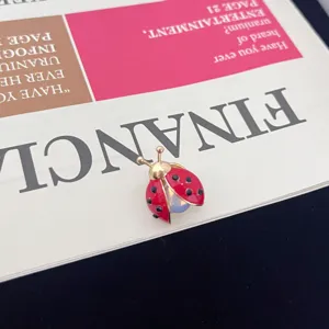 Chique emaille lieveheersbeestje broche, legering insecten speld voor dames mode accessoires.