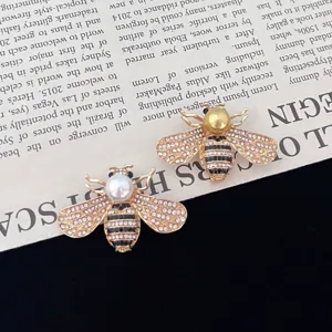 Fashion Creative Bee Brooch For Women Men Alloy Rhinestone Artificial Pearl Insect Lapel Pin Suit Coat Accessories Jewelry Gift