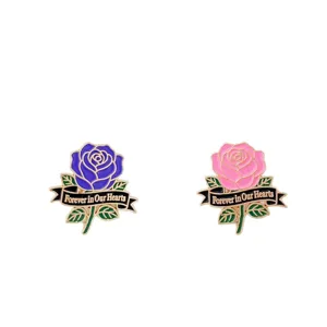 Metalen geemailleerde roos broche pin set met roze en paarse bloemen voor dameskleding.