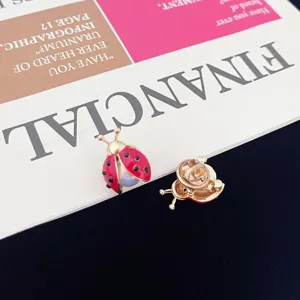 Leuke emaille lieveheersbeestje broche speld met parel, modieuze insecten speld voor kleding.
