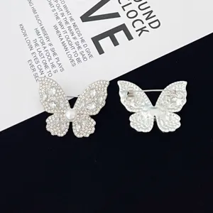 Exquisite crystal rhinestone butterfly brooch pearl alloy fashion clothing accessory pin