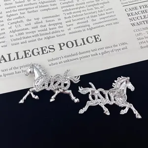 Elegant 2026 zodiac horse brooch sparkling rhinestone silver fashion clothing pin accessory