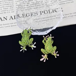 Detailed view of creative green rhinestone frog brooch, fashion alloy crystal lapel pin.
