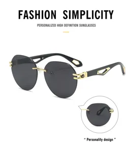 Modische rahmenlose Sonnenbrille mit Farbverlauf und goldenen Scharnieren für Herren.