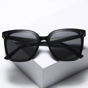 Gafas de sol cuadradas grandes para hombre y mujer, negras de moda UV400 para conducir.