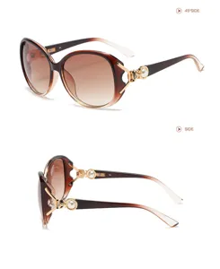 Nahaufnahme von modischen Damen Sonnenbrillen mit eleganten Perlen und goldenen Bügeldetails.