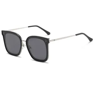 Gafas de sol polarizadas de moda para mujeres y hombres, montura cuadrada elegante UV400.